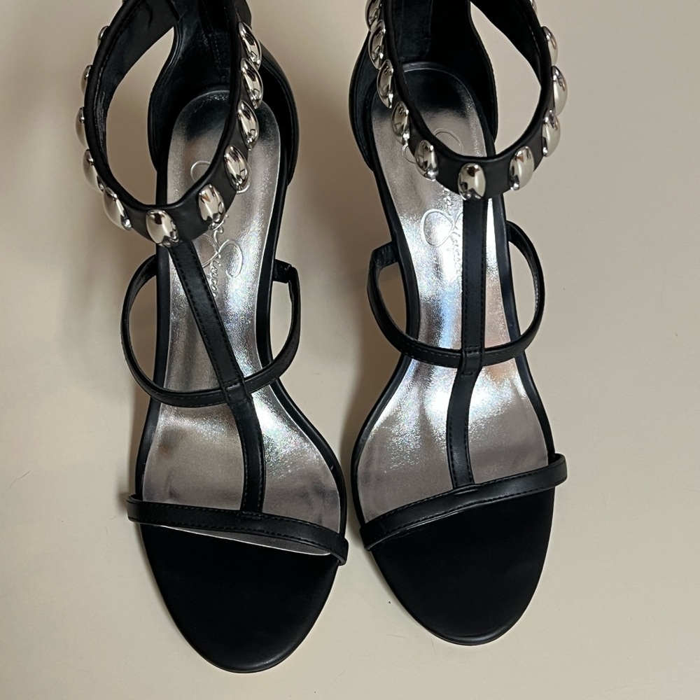 Black heels by Jessica Simpson - Picture 4 of 4
